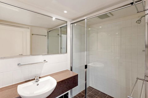 Baden 74 - Rainbow Shores, Top Floor, Air Conditioned Unit, Walk To Beach - Accommodation Nelson Bay 2