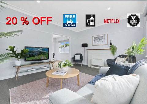 BALLARAT CLOSE 2 CBD + HOSPITAL+3BR HOME+NETFLIX + WiFi + Gift - Accommodation Nelson Bay 0