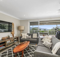 Barefoot Top Floor 32 Skyline Crescent Crescent Head - Nelsons Bay Accommodation