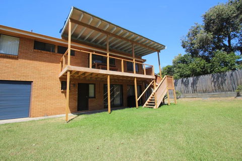 BARRELS AT BOOMERANG - Accommodation Nelson Bay 3