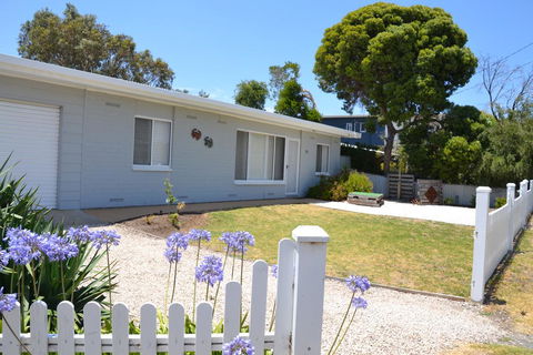 Bay Breeze Cottage - Accommodation Nelson Bay 0