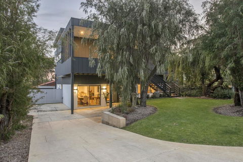 Bay View Retreat - Stunning Ocean Views And 300 Metres To Beach - Accommodation Nelson Bay 1