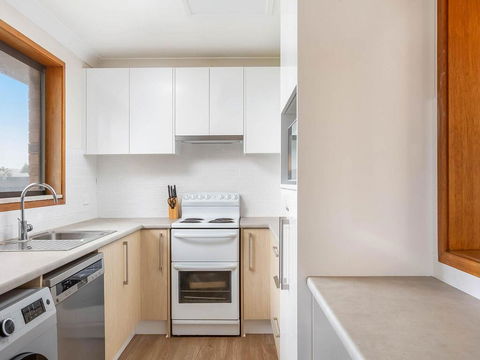 Beach Breeze - Nelson Bay Accommodation.com 2