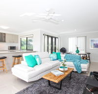 Beach Breeze Holiday House - Accommodation Nelson Bay