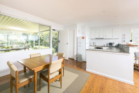 Beach Cottage, Forster - Accommodation Nelson Bay 3