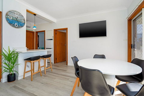Beachcomer, Unit 2 - The Entrance, NSW - Accommodation Nelson Bay 2