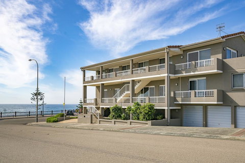 Beachcomer, Unit 2 - The Entrance, NSW - Accommodation Nelson Bay 0