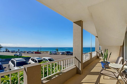 Beachcomer, Unit 2 - The Entrance, NSW - Accommodation Nelson Bay 1