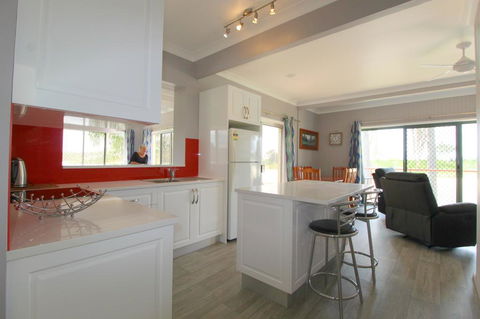 Beachfront 6, 25 Willow Street - Accommodation Nelson Bay 3