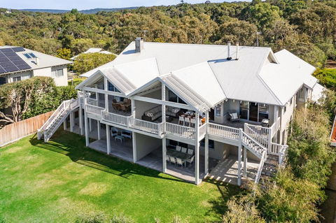 Beachfront On Eagle Bay - Accommodation Nelson Bay 1