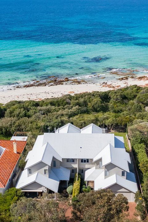 Beachfront On Eagle Bay - Accommodation Nelson Bay 3