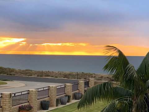 Relaxing Getaway Beachfront Access Multi Family Pets Mandurah - Accommodation Nelson Bay 1