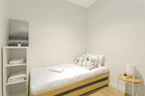 REST COLLECTION One Bedroom Apartment With Study - Accommodation Nelson Bay 3