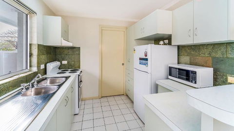 RED Rock - Townhouse In Town - Accommodation Nelson Bay 2