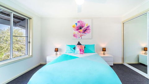 RED Rock - Townhouse In Town - Accommodation Nelson Bay 3