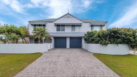 RED Rock - Townhouse In Town - Accommodation Nelson Bay 0