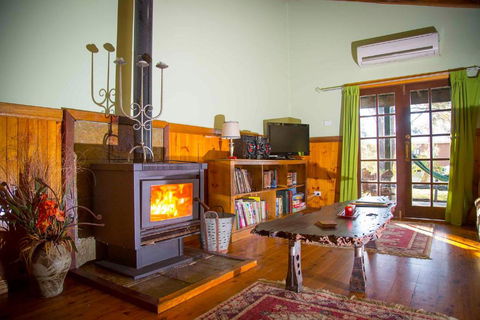 Red Tractor Retreat - Accommodation Nelson Bay 3