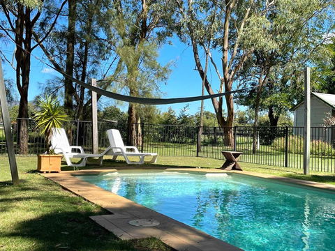 Red Tractor Retreat - Accommodation Nelson Bay 2
