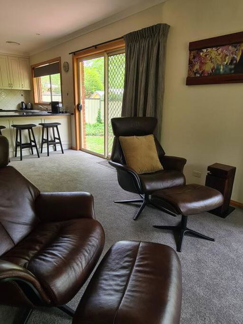 REDGUM RETREAT BRIGHT - Luxury Spa Villa - Accommodation Nelson Bay 0
