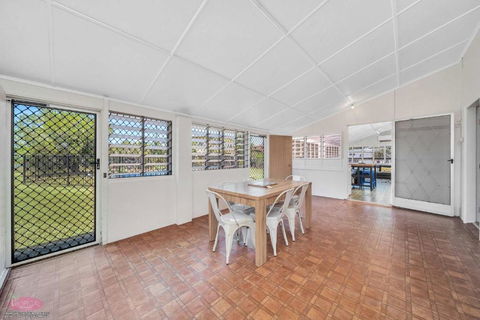 Reef Shack Beach Vibes Stroll To The Beach - Accommodation Nelson Bay 3