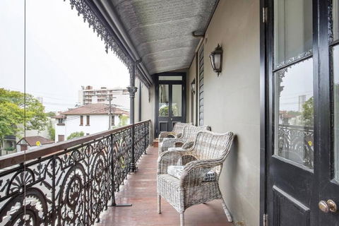 Refined Paddington Corner Terrace With Parking - Accommodation Nelson Bay 3