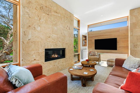 REFRESH At Lonnie - Accommodation Nelson Bay 0