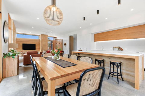 REFRESH At Lonnie - Accommodation Nelson Bay 1