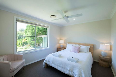 Regand Retreat - Luxurious Family Home, Pool - Accommodation Nelson Bay 1
