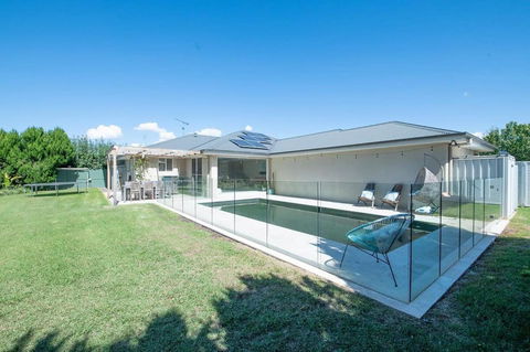 Regand Retreat - Luxurious Family Home, Pool - Accommodation Nelson Bay 2