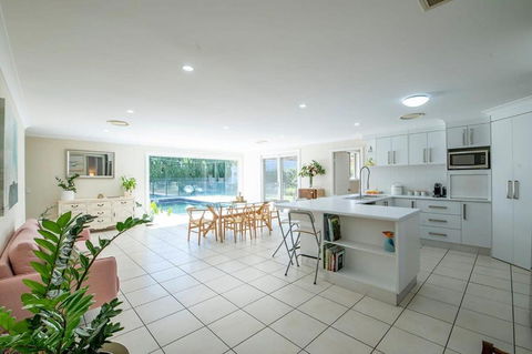 Regand Retreat - Luxurious Family Home, Pool - Accommodation Nelson Bay 3
