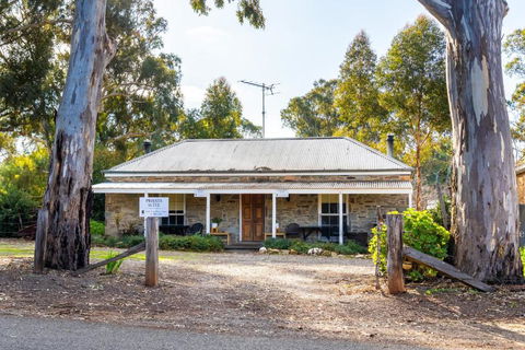 Reillys Wines Heritage Cottages - Nelsons Bay Accommodation 1