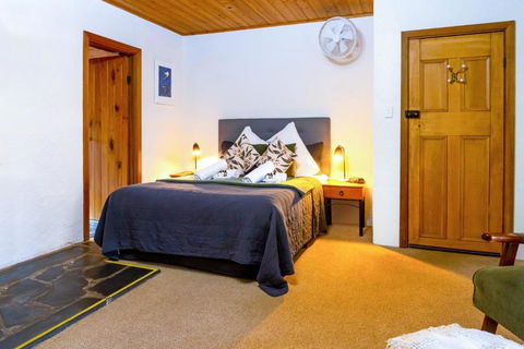 Reillys Wines Heritage Cottages - Nelsons Bay Accommodation 2