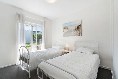 Relax At Middleton - No Linen Included - Pets Negotiable - Wi-Fi - Accommodation Nelson Bay 3