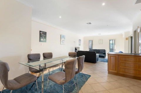 Relax On Charles St - 4A Charles Street Port Elliot - BYO Linen - Accommodation Nelson Bay 2