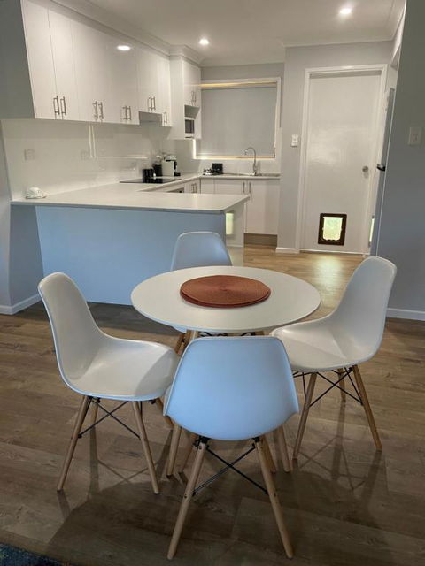 Relax On Ross - Accommodation Nelson Bay 0