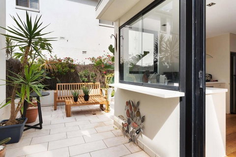 Relaxed Beachside Townhouse - Accommodation Nelson Bay 3