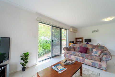 Relaxing Holiday Home Pets Are Welcome - Accommodation Nelson Bay 3