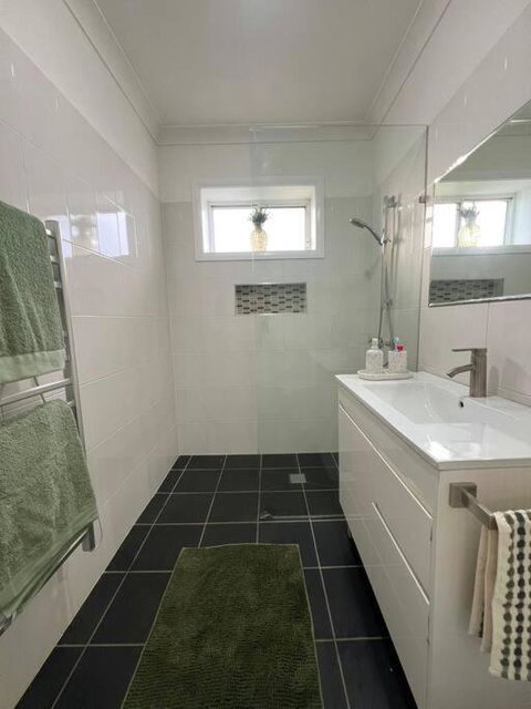 Renovated 3 Bedroom House - Accommodation Nelson Bay 2