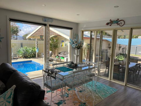 Resort On Morgan With Beautiful Private Pool, Pet Friendly - Accommodation Nelson Bay 2