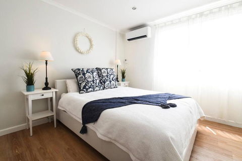 Resort-style Coastal Living With Balcony & Pool - Accommodation Nelson Bay 1