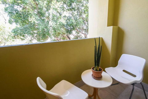 Resort-style Coastal Living With Balcony & Pool - Accommodation Nelson Bay 3