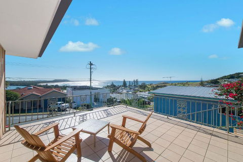 Retro Beach House - Accommodation Nelson Bay 0