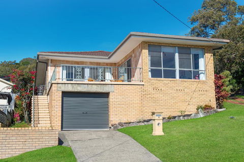 Retro Beach House - Accommodation Nelson Bay 1