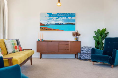 Retro Beach House - Accommodation Nelson Bay 2