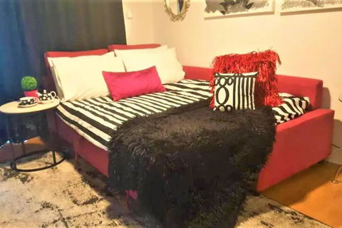 Retro Chic Vibes, Tropical Pool & Prime Location - Accommodation Nelson Bay 1
