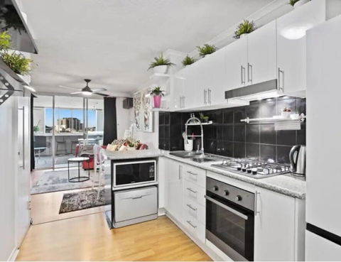 Retro Chic Vibes, Tropical Pool & Prime Location - Accommodation Nelson Bay 3