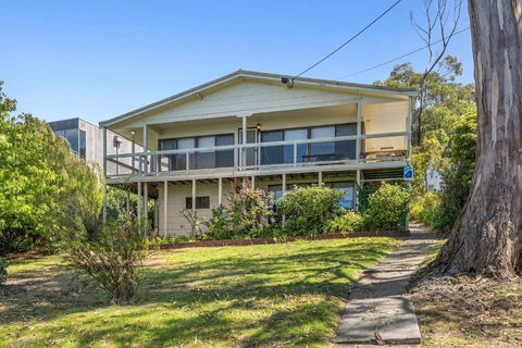 Retro Retreat - Accommodation Nelson Bay 1