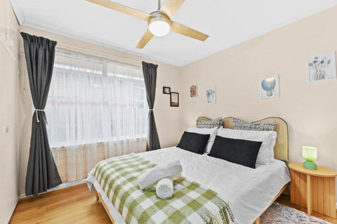 Retro Retreat - Mornington - Accommodation Nelson Bay 1