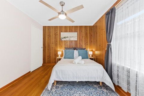 Retro Retreat - Mornington - Accommodation Nelson Bay 3