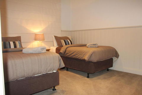 River Rock Cottage Centrally Located And Dog Friendly - Accommodation Nelson Bay 2